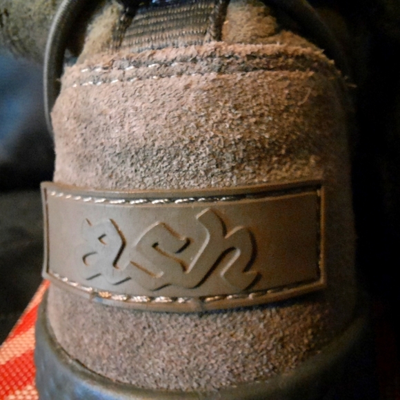 WINTER BOOTS WITH NATURAL FUR USED GENTLY size 6, $70 - Picture 7 of 7